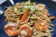 Pâtes sautées aux crevettes THU HONG Romans